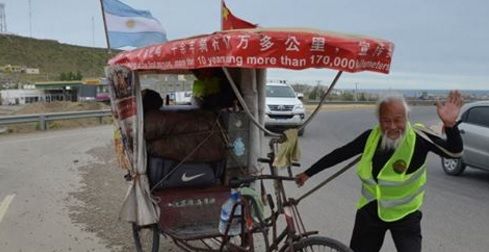 Ciclista chino que recorría el mundo murió atropellado en Santa Cruz