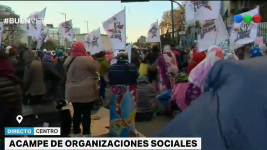 Organizaciones sociales acampan sobre la 9 de Julio