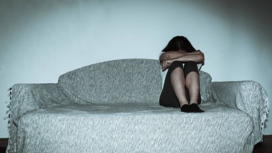 Una mujer grabó a su pareja mientras violaba a su hija de 11 años