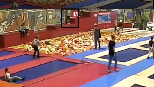 Video: político ruso falleció al realizar un salto mortal en un juego infantil