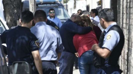 El horror: un hombre mató a su novia y a su hija de 2 años a puñaladas