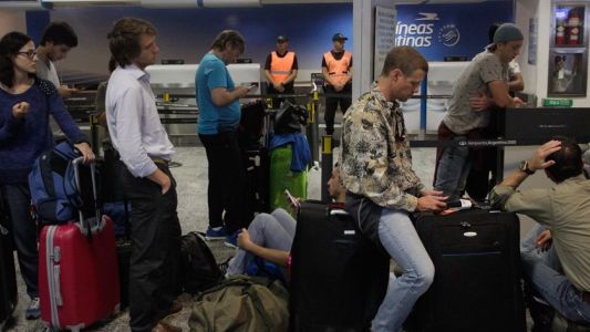 Anunciaron un paro en Aerolíneas y Austral para el próximo martes 31 de octubre
