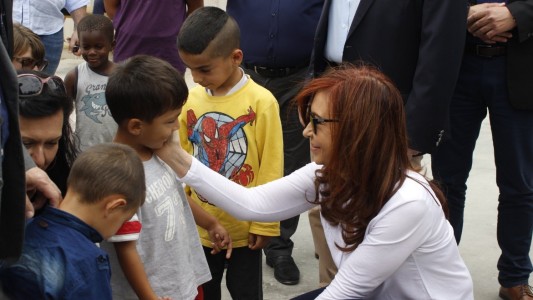 Antes de asumir como senadora, Cristina Kirchner evalúa una gira por Europa