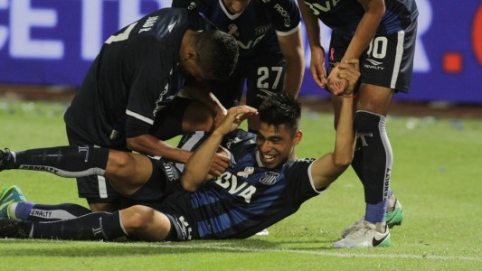 Talleres goleó a River por 4 a 0 en Córdoba