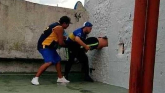 Fanatismo boquetero: quiso colarse en la Bombonera y quedó atascado