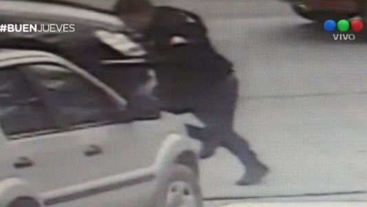 Huyeron con un cadáver en el auto