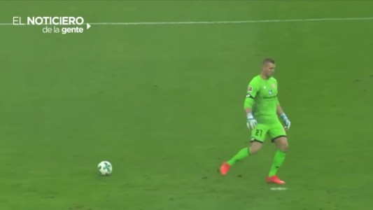 El arquero maravilla, la Ferrari de agua y un poste en la autopista