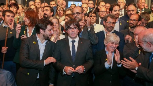 Carles Puigdemont, a la Unión Europea:  "¿Van a continuar ayudando a Rajoy en este golpe de Estado?"