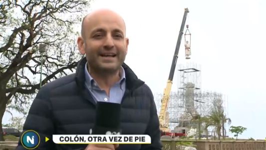 La estatua de Cristóbal Colón ya fue colocada frente a Aeroparque