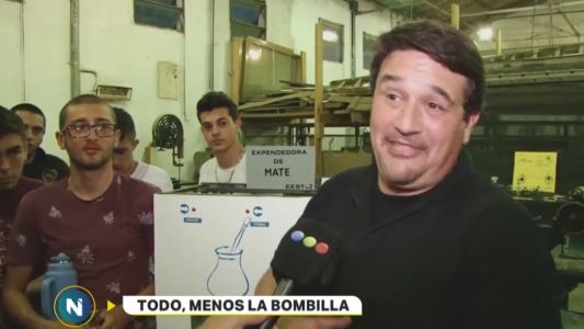 Alumnos de una escuela de Villa Elisa crearon una máquina para hacer mate