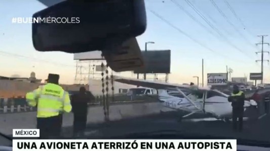 Aterrizaje de emergencia en una autopista