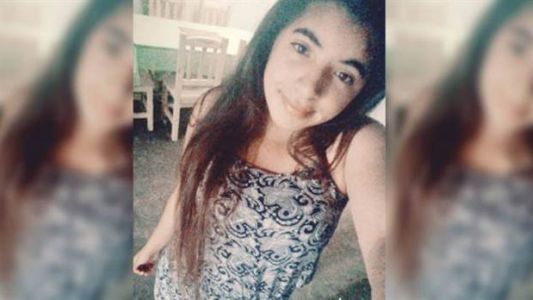 Buscan a una adolescente de 16 años que desapareció a la salida del colegio en Bernal