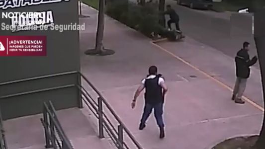 Atrapados frente a la comisaría