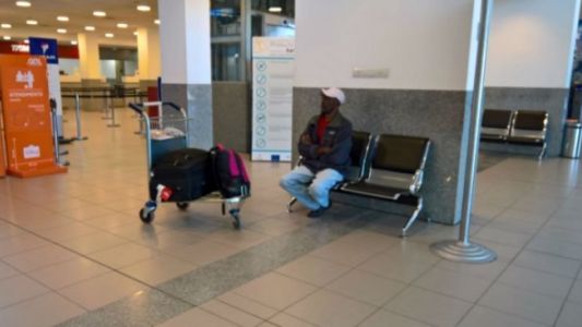 Un haitiano se quedó varado en el aeropuerto de Rosario por falta de dinero