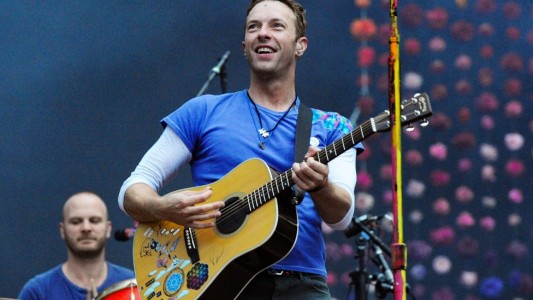 El cover del año: Así toca Coldplay "De música ligera" de Soda Stéreo