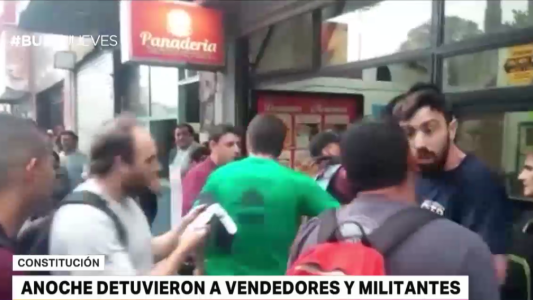 Detuvieron a tres vendedores ambulantes y a dos militantes en Constitución