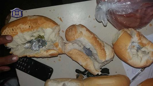 Fue a visitar a un preso y terminó detenido por llevarle panes rellenos con marihuana y cocaína