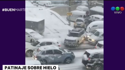 Rusia: la calle, una pista de patinaje sobre hielo