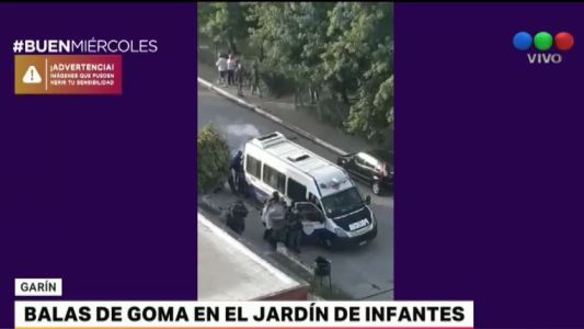 Balas de goma en un jardín de infantes de Garín