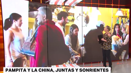Pampita y la China Suárez, juntas y sonrientes
