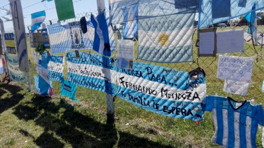 ARA San Juan: la conmovedora vigilia de los familiares de los tripulantes en Mar del Plata