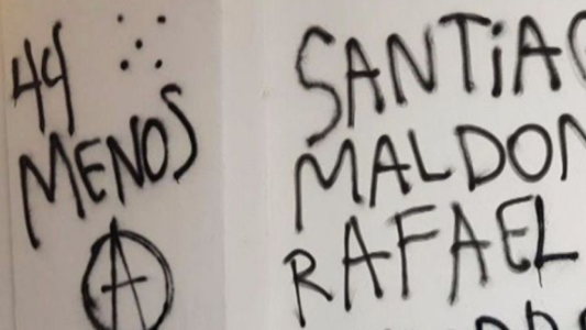 Pintaron el Cabildo con frases contra los tripulantes del ARA San Juan