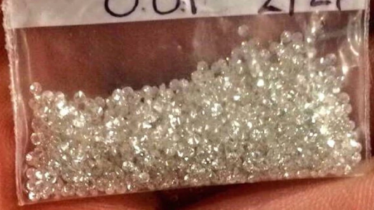 Detuvieron en el aeropuerto de México a un pasajero con 11.500 diamantes