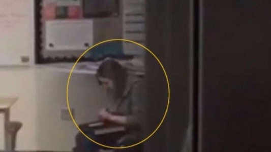 Video: Un alumno grabó a su maestra tomando cocaína en el aula