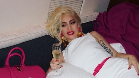 Lady Gaga incendia las redes con esta diminuta biquini mientras descansa en Miami