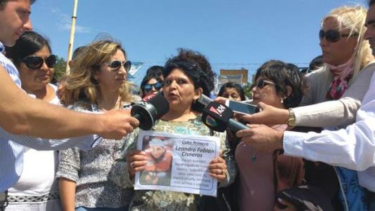 Submarino ARA San Juan: familiares de los tripulantes se oponen a la idea de decretar duelo nacional