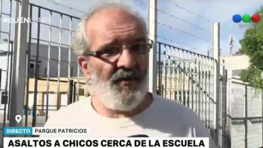 Ola de robos a la salida de una escuela de Parque Patricios