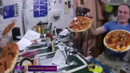 Video: así prepara un grupo de astronautas una pizza en el espacio