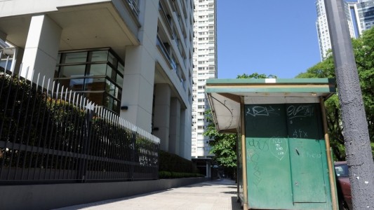 El misterio del kiosko de diarios que está enfrente del edificio donde murió Nisman