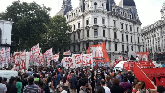 Marcha a Plaza de Mayo en contra de la "persecución a opositores"