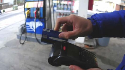 Suspenderán desde el 1 de enero el pago con tarjeta de crédito en estaciones de servicio