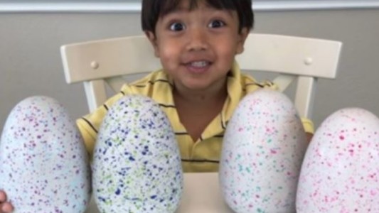 El youtuber de 6 años que ganó 11 millones de dólares por probar juguetes