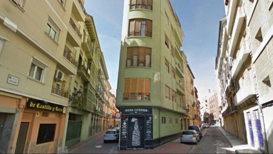 Un hombre murió tras recibir una brutal golpiza por llevar tirantes con la bandera de España