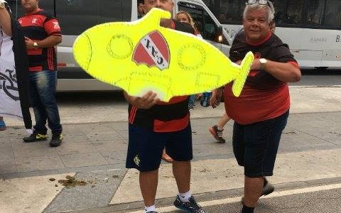 Sin códigos: hinchas de Flamengo "aprovechan" el drama del ARA San Juan para cargar a Independiente