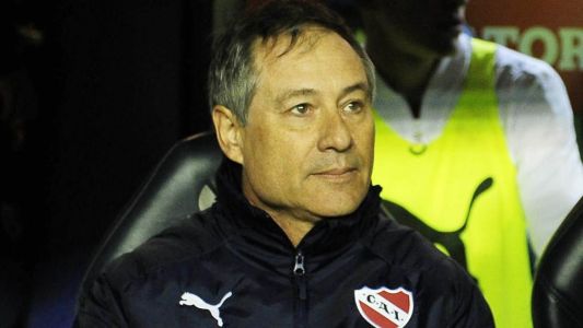 Holan renunció como DT de Independiente