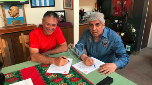 Independiente anunció la continuidad de Ariel Holan