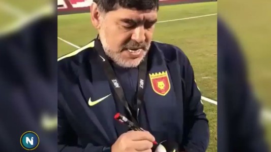 Los botines de Diego, en el Garrahan