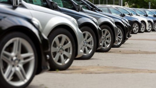 Oficializaron la baja de impuestos internos para autos de gama media