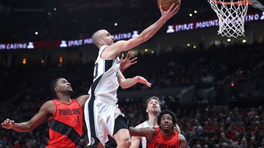 Manu Ginóbili volvió a brillar e igualó a dos leyendas