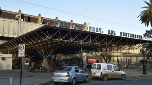 Un hombre fue apuñalado en el corazón mientras esperaba el colectivo