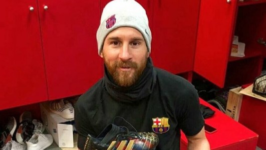 Los nuevos botines de Messi con imágenes de toda su vida