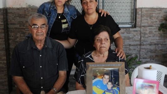 Familiares del hombre asesinado mientras probaba un cuatriciclo cortan la autopista Riccheri para pedir justicia