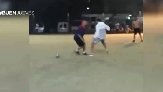 Video: el picadito de Tevez en su barrio