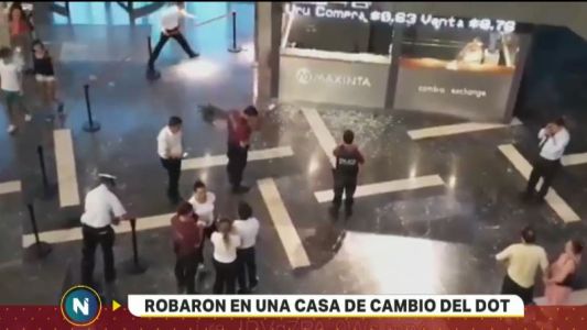 Motochorros asaltaron una casa de cambio del shopping Dot