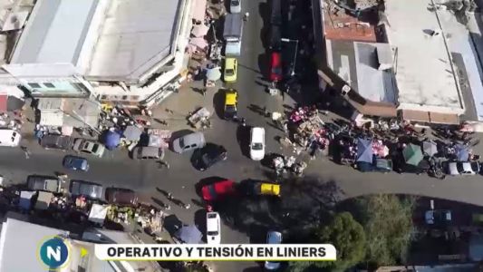 La policía de la Ciudad desalojó a más de 400 manteros en Liniers