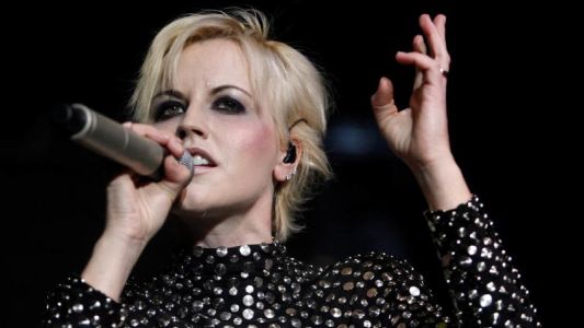 La música de luto por la muerte repentina de Dolores O'Riordan, vocalista de "The Cranberries"